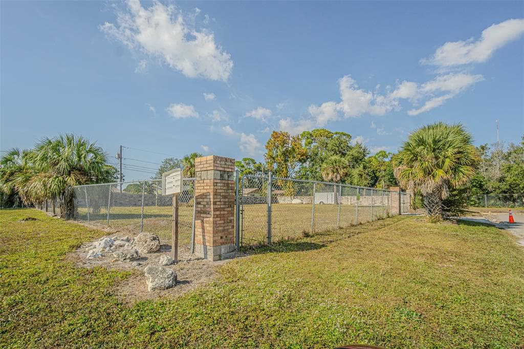 7598 90TH STREET SEMINOLE, FL 33777