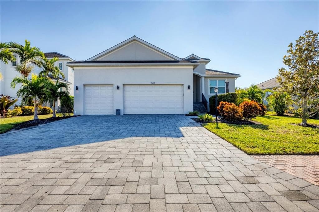 6233 CHAMPIONS ROW STREET BRADENTON, FL 34210