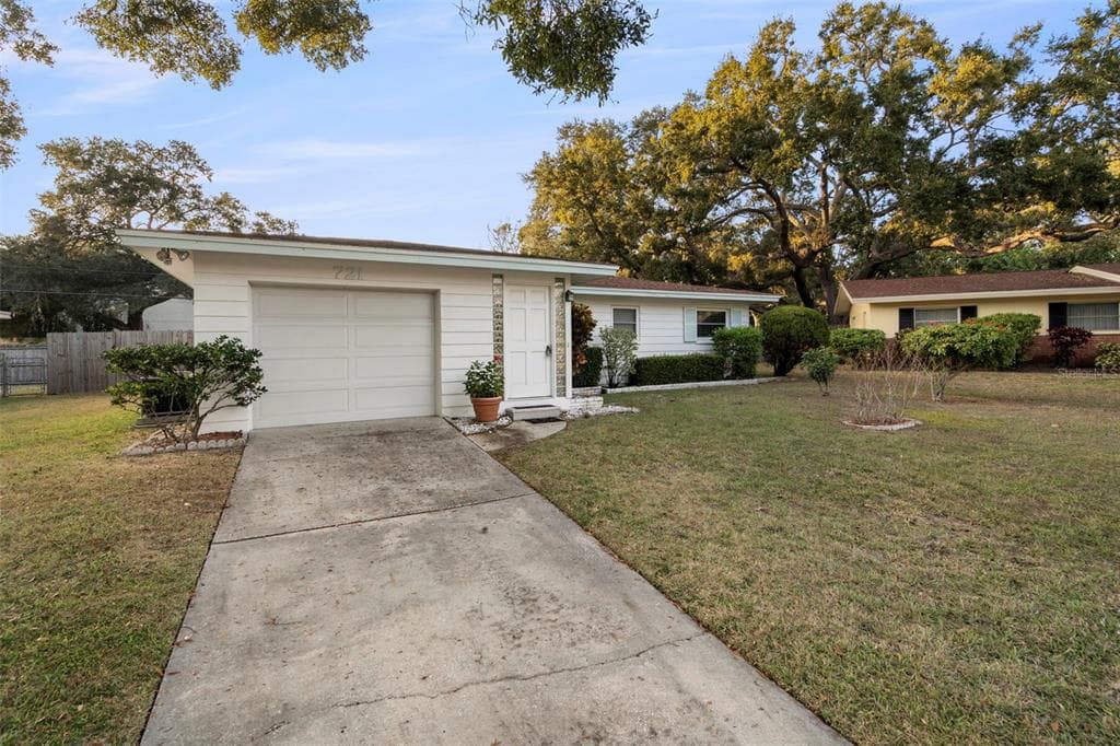 721 CORK STREET LARGO, FL 33770
