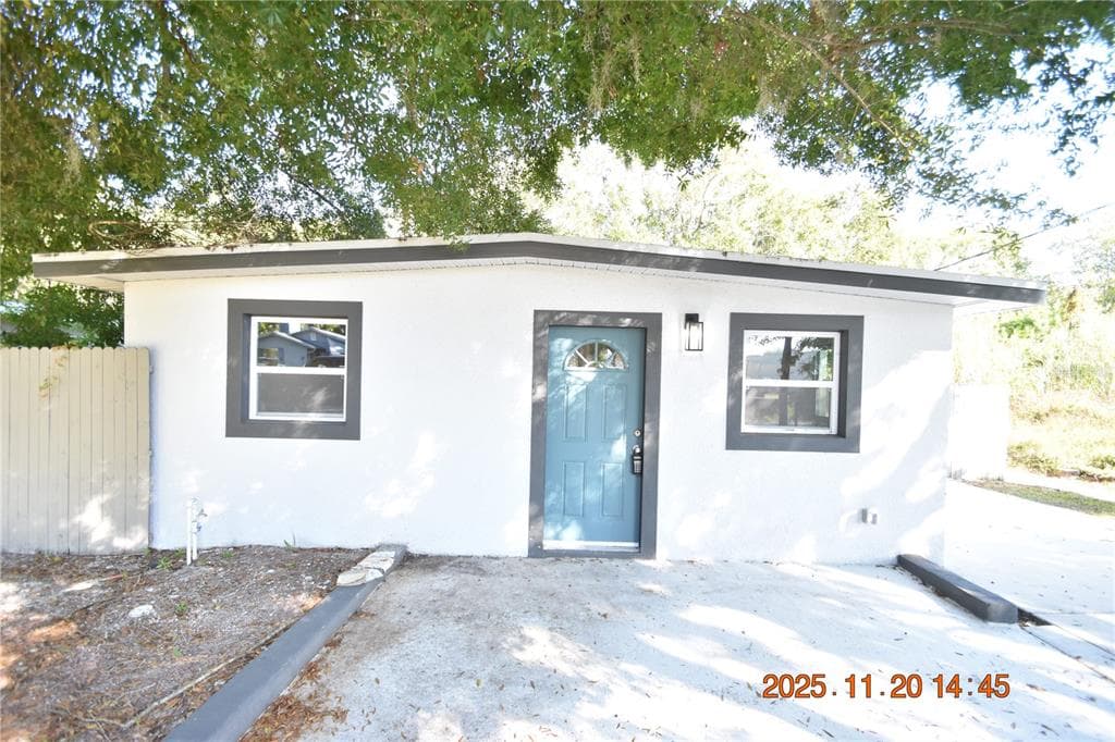 825 LINCOLN AVENUE TARPON SPRINGS, FL 34689