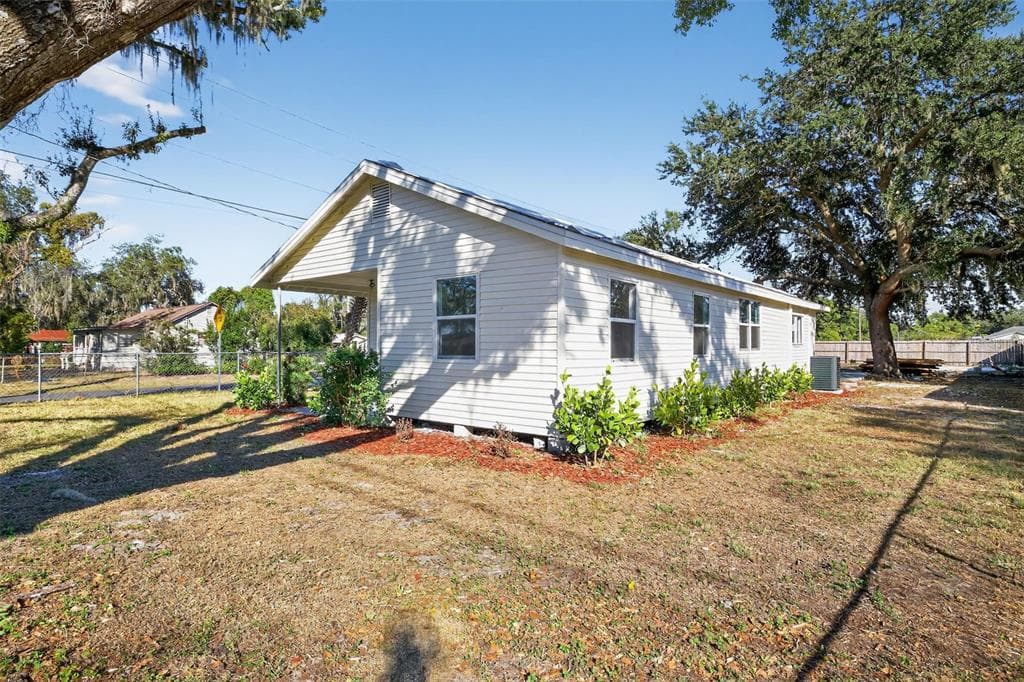 806 WHITEHURST ROAD PLANT CITY, FL 33563