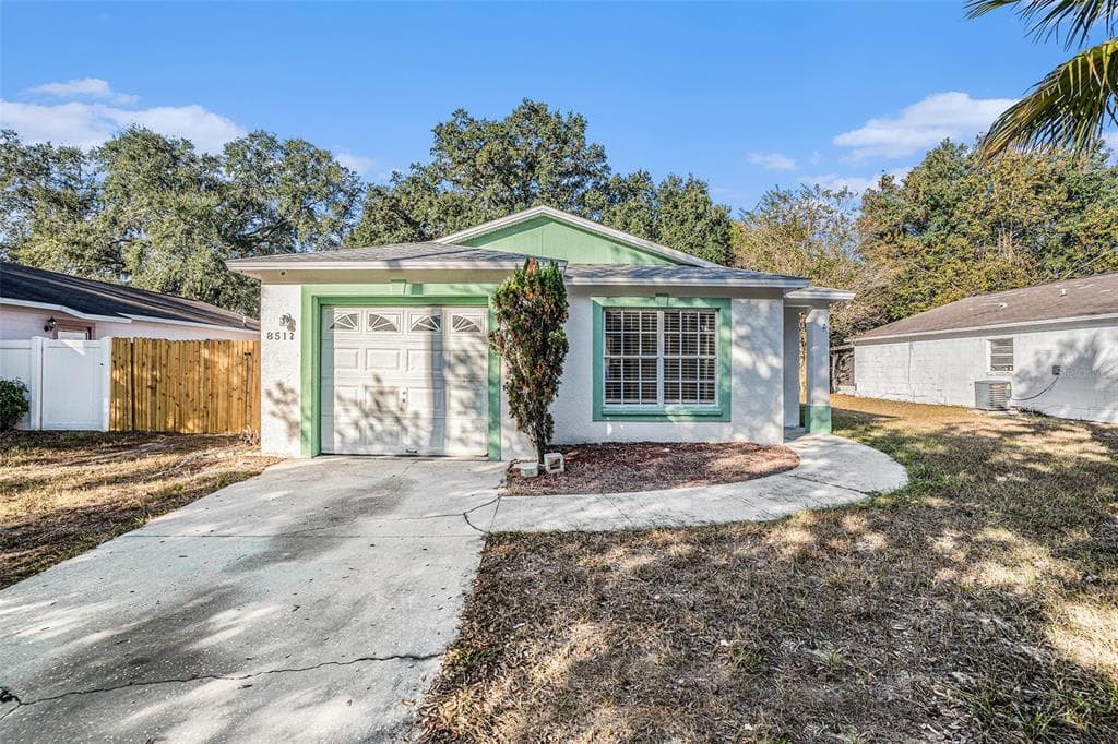 8512 LAZY RIVER DRIVE TAMPA, FL 33617