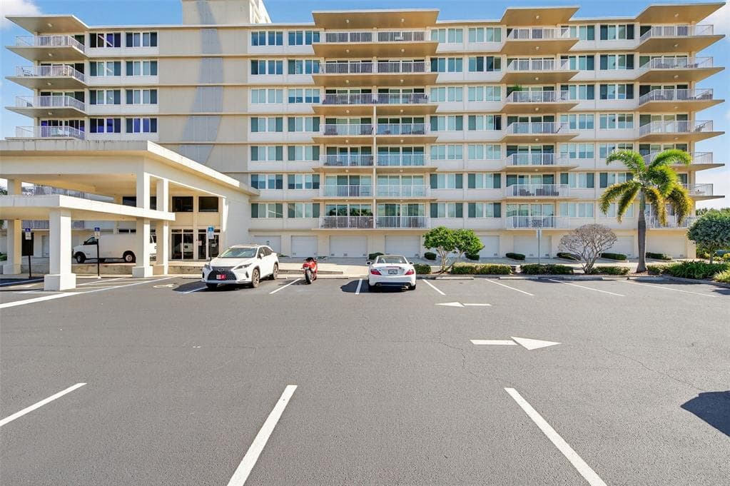 223 ISLAND WAY UNIT 6D CLEARWATER BEACH, FL 33767
