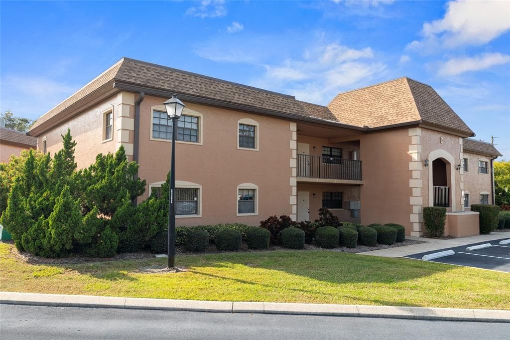 12900 VONN ROAD UNIT D202 LARGO, FL 33774