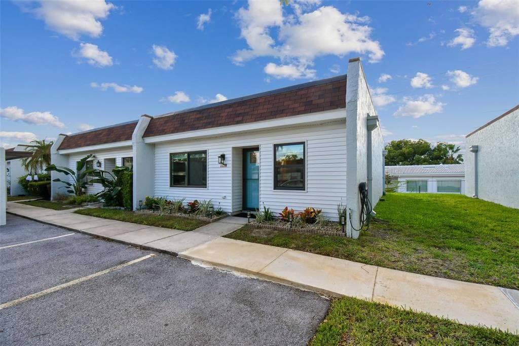 9032 MISSION OAKS BOULEVARD UNIT F SEMINOLE, FL 33776