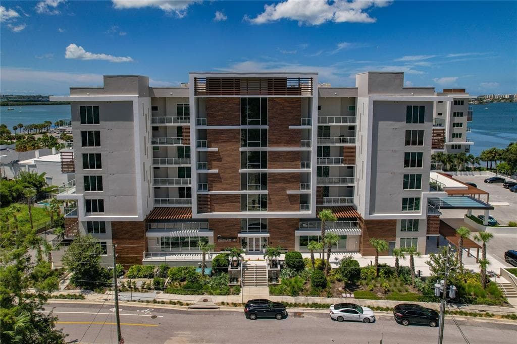 920 N OSCEOLA AVENUE UNIT 402 CLEARWATER, FL 33755