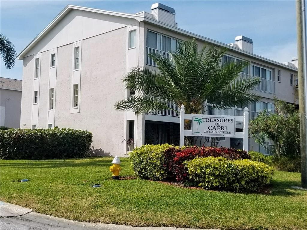 255 CAPRI CIRCLE N UNIT 25 TREASURE ISLAND, FL 33706