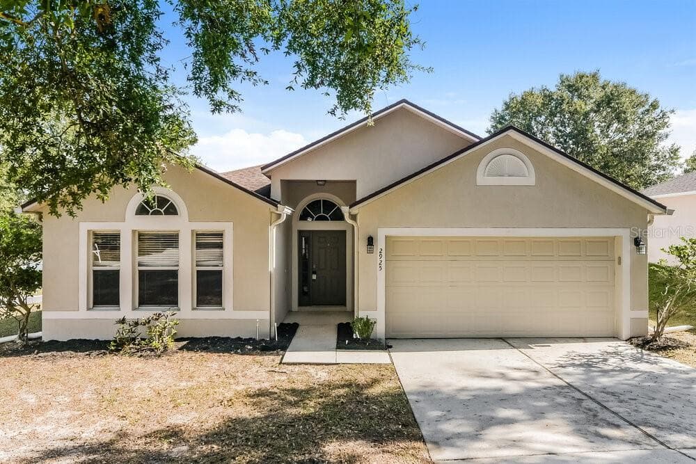 2925 WHITE MAGNOLIA LOOP CLERMONT, FL 34711