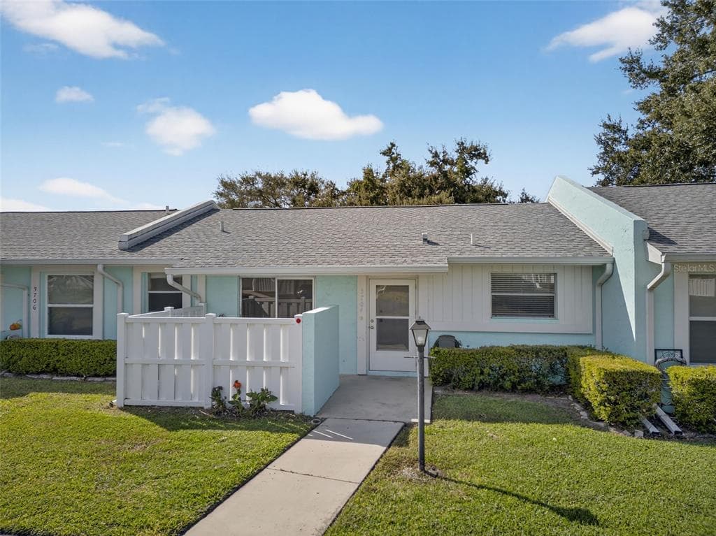 3704 39TH STREET W UNIT 23 BRADENTON, FL 34205