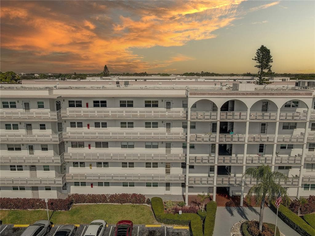 5501 80TH STREET N UNIT 406 ST PETERSBURG, FL 33709