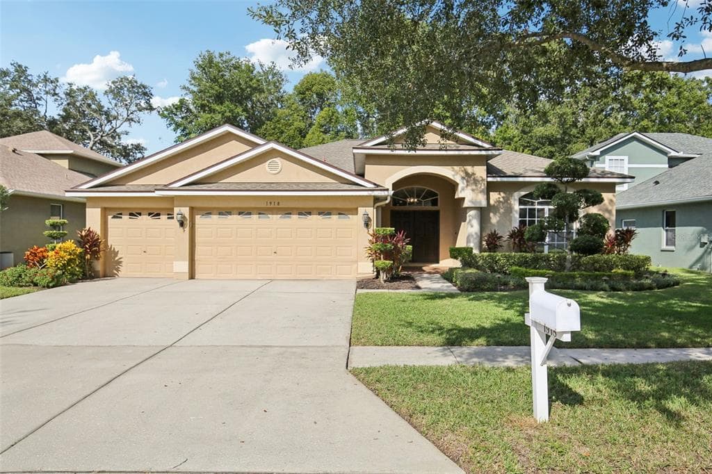 1918 RUTHERFORD DRIVE DOVER, FL 33527