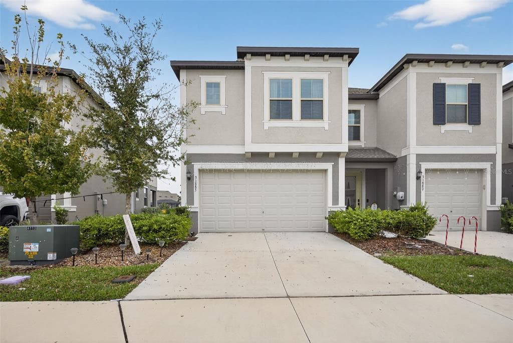 31885 BLUE PASSING LOOP WESLEY CHAPEL, FL 33545