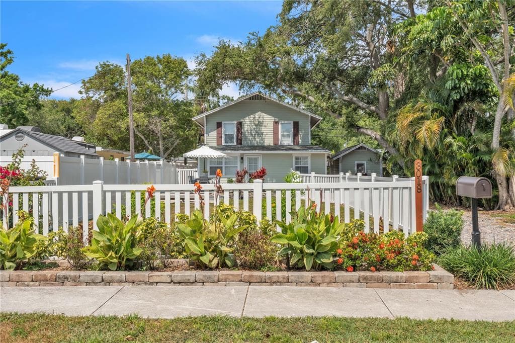 3018 JACKSON STREET N ST PETERSBURG, FL 33704