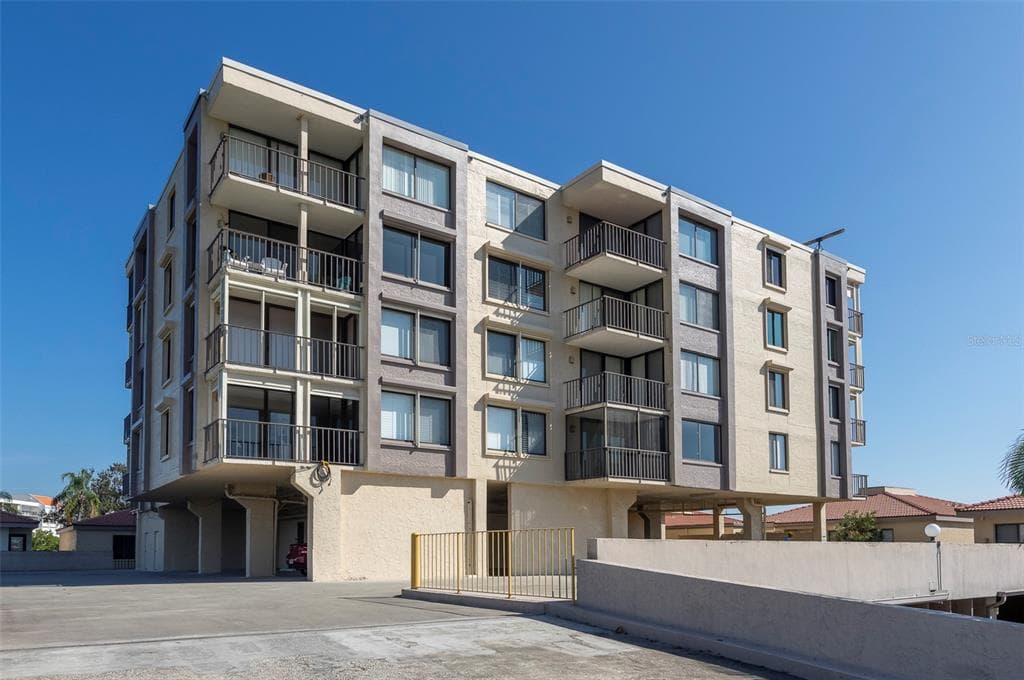 6104 PALMA DEL MAR BOULEVARD S UNIT 405 ST PETERSBURG, FL 33715
