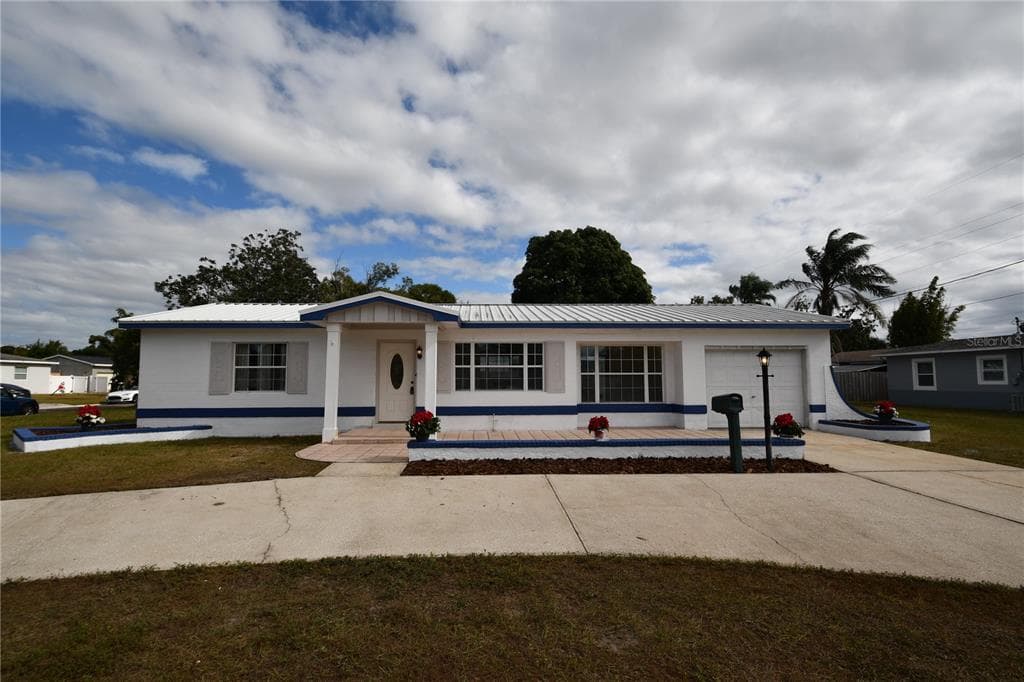 2255 LESLEE LAKE DRIVE N ST PETERSBURG, FL 33713