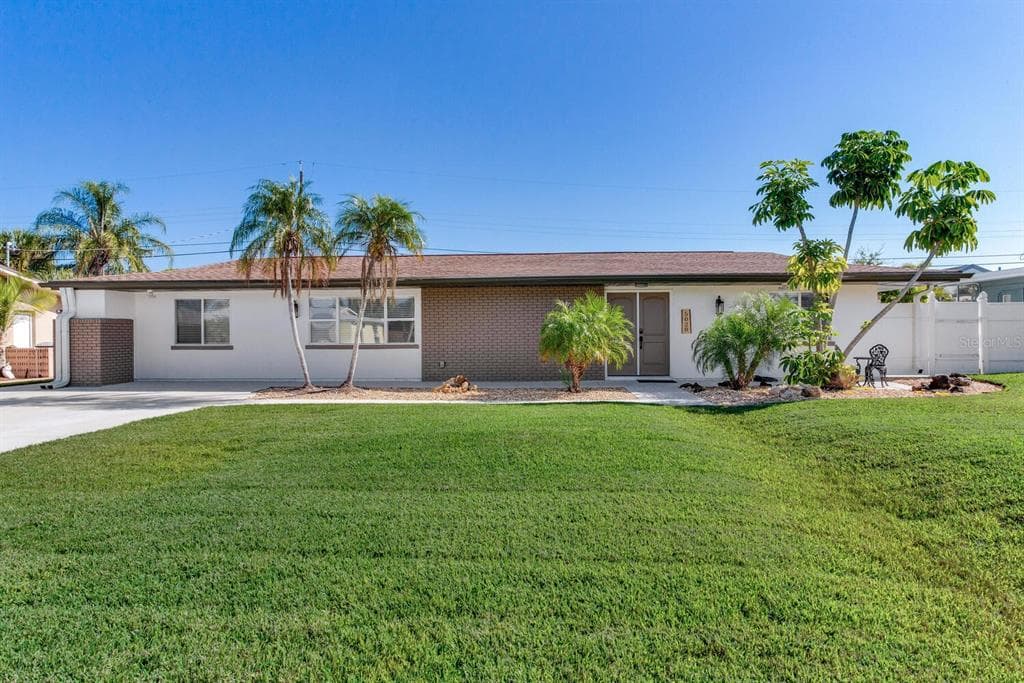 5028 42ND STREET S ST PETERSBURG, FL 33711