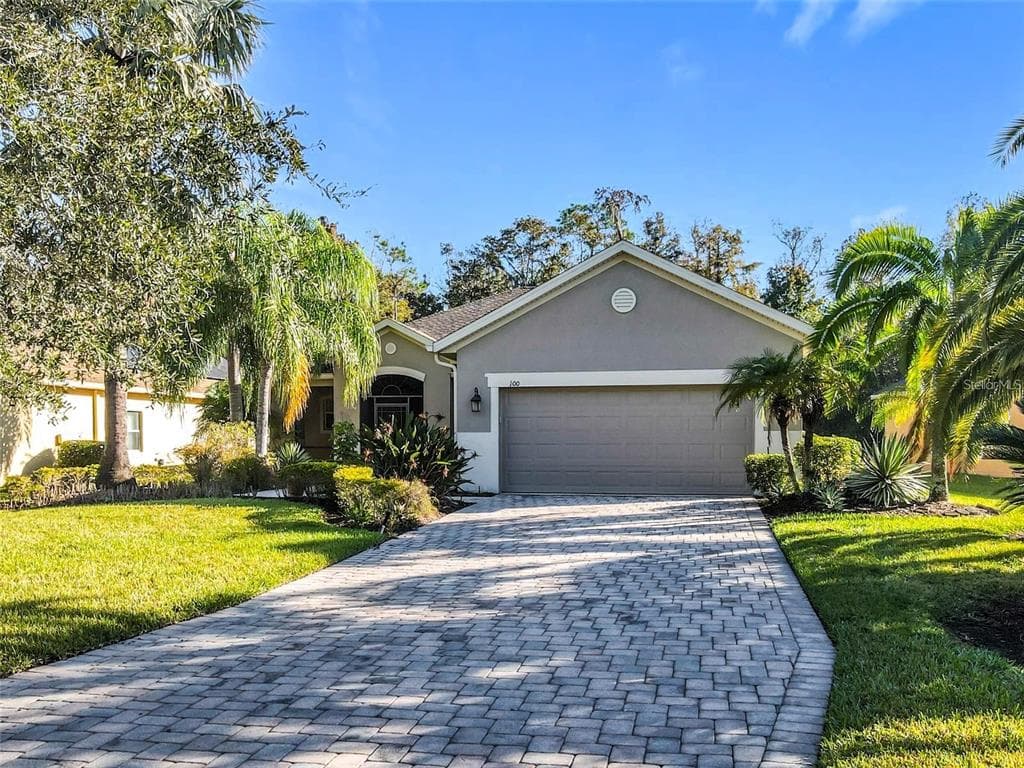 100 VIZCAYA COURT POINCIANA, FL 34759