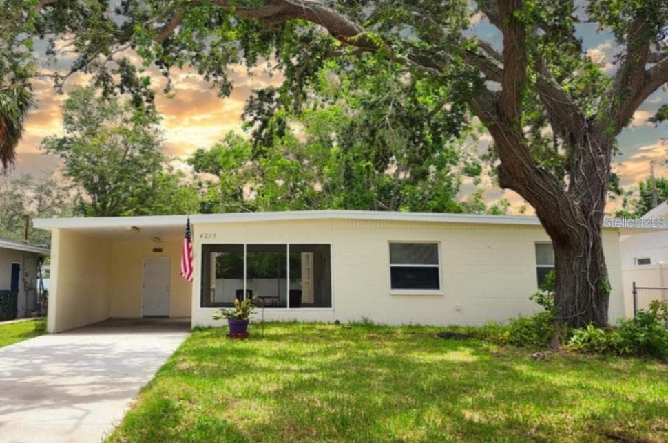 4219 DES MOINES STREET NE ST PETERSBURG, FL 33703