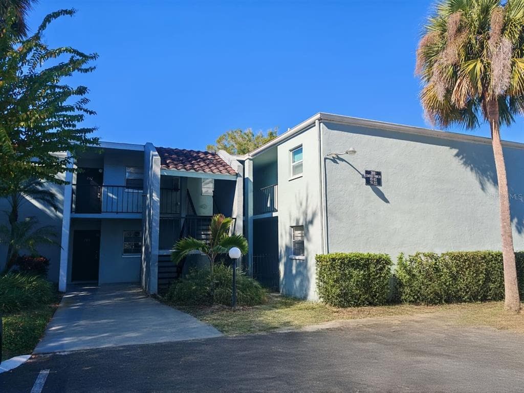 2810 SOMERSET PARK DRIVE UNIT 203 TAMPA, FL 33613