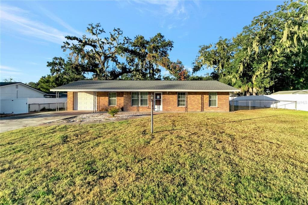 609 W REMINGTON ROAD LAKELAND, FL 33813