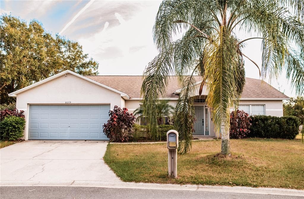 8215 WESTMONT TERRACE DRIVE LAKELAND, FL 33810