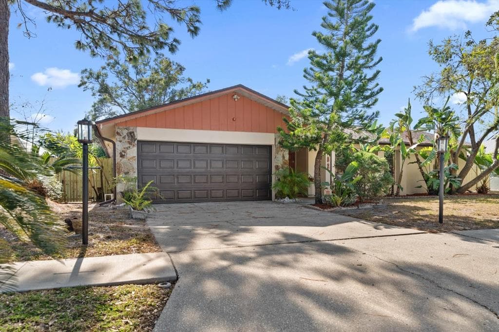 9582 103RD AVENUE SEMINOLE, FL 33777