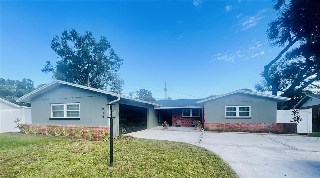 1945 68TH AVENUE S ST PETERSBURG, FL 33712