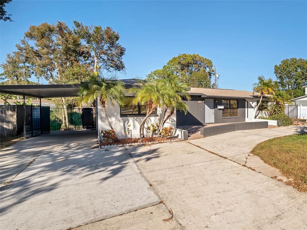 1899 66TH AVENUE N ST PETERSBURG, FL 33702