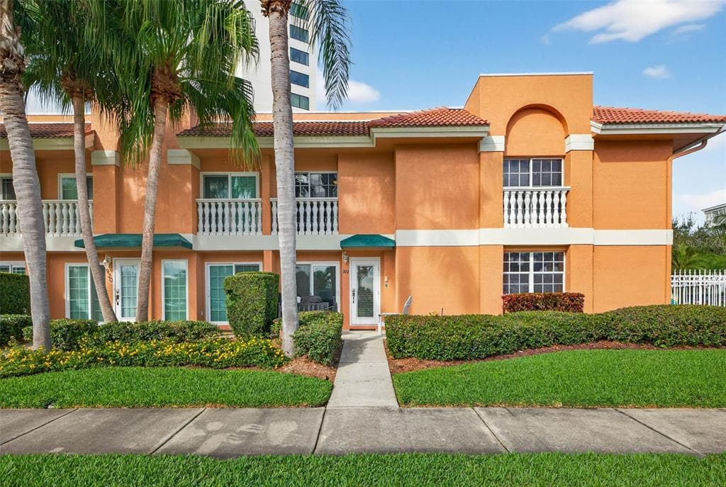 922 N SHORE DRIVE NE ST PETERSBURG, FL 33701