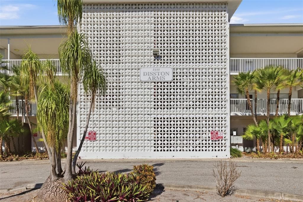 5155 9TH AVENUE N UNIT 310 ST PETERSBURG, FL 33710
