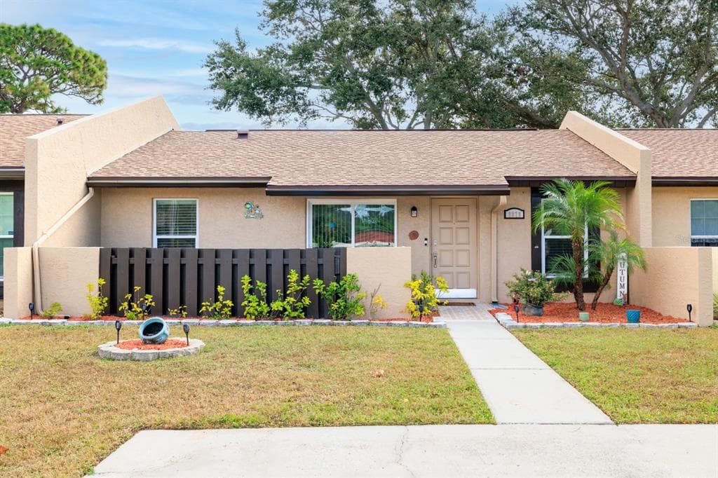 9979 88TH WAY SEMINOLE, FL 33777