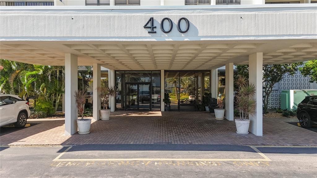 400 ISLAND WAY UNIT 1411 CLEARWATER BEACH, FL 33767