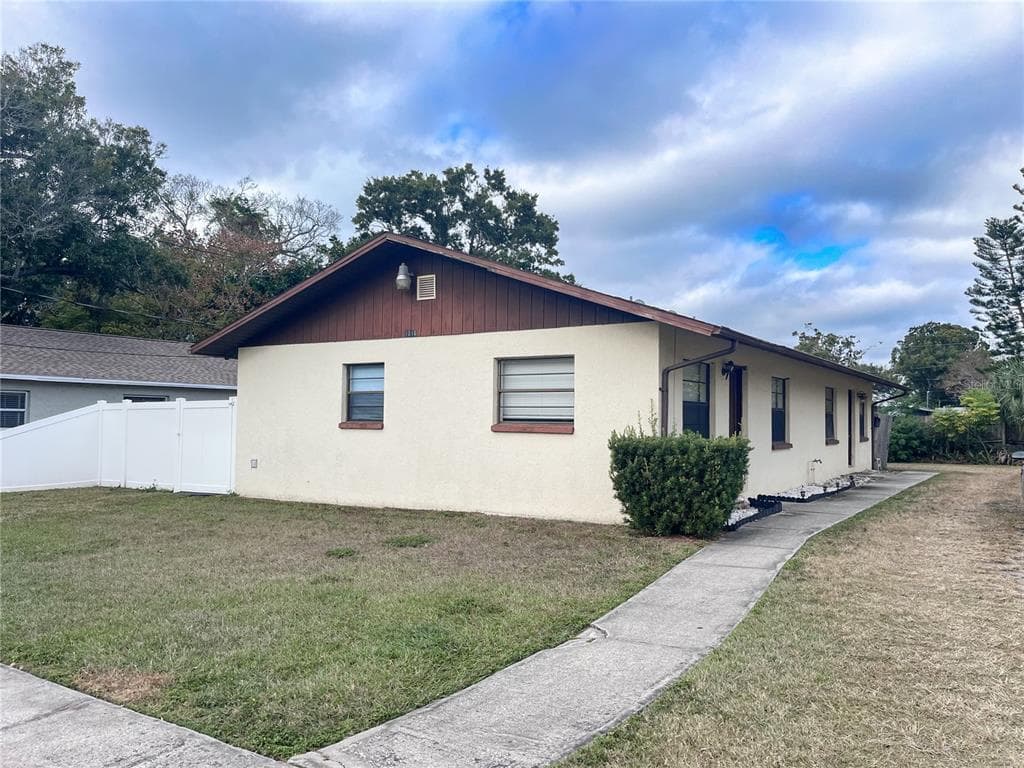 1016 9TH AVENUE UNIT B LARGO, FL 33770