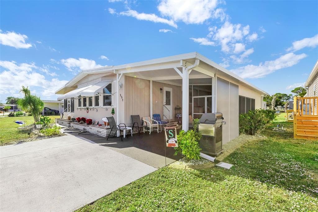 220 LA ROSAS NORTH PORT, FL 34287