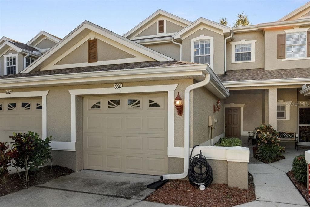 660 SPRING LAKE CIRCLE TARPON SPRINGS, FL 34688