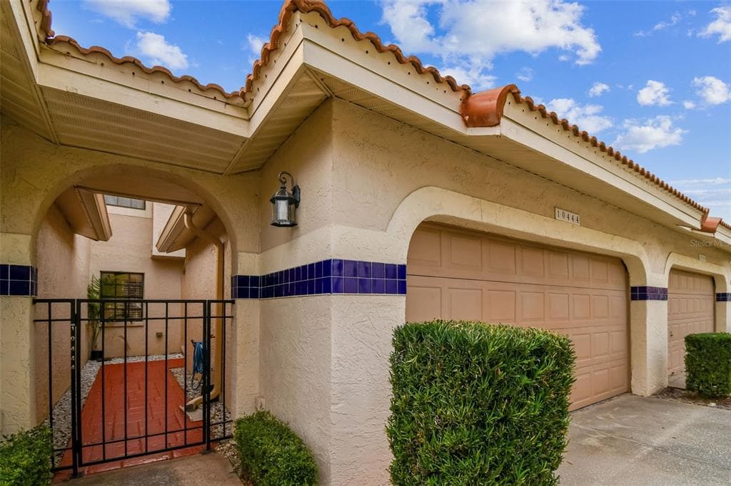 10444 SAINT TROPEZ PLACE TAMPA, FL 33615