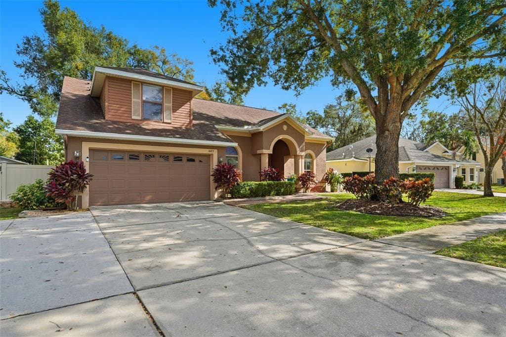 1023 LEGENDS PASS DRIVE VALRICO, FL 33594