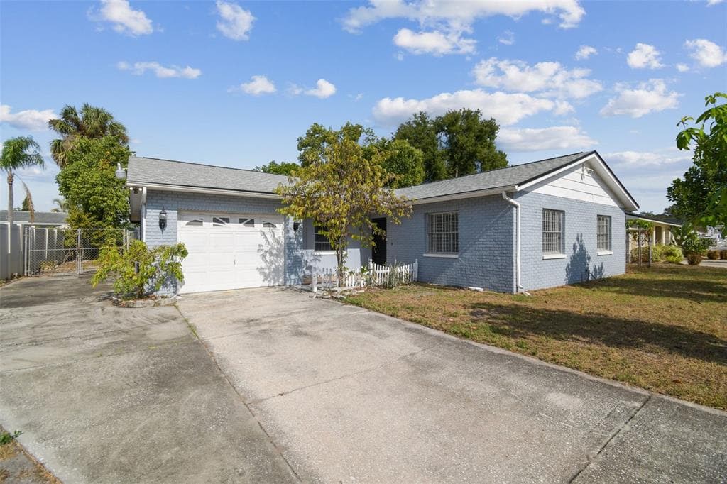 2311 FERN CIRCLE TAMPA, FL 33604