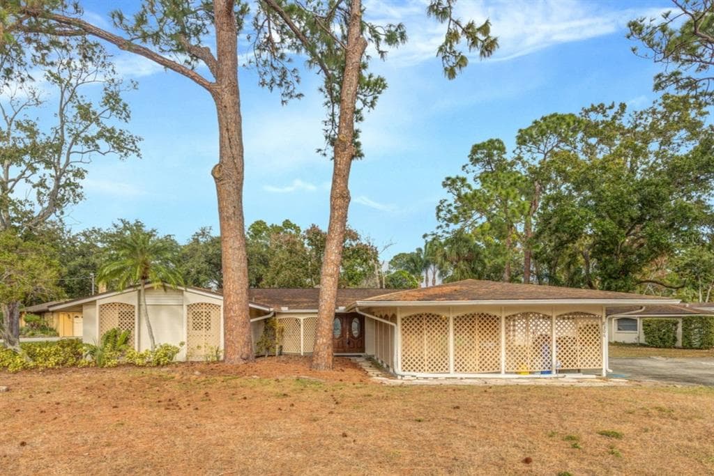 8306 W FOREST CIRCLE TAMPA, FL 33615