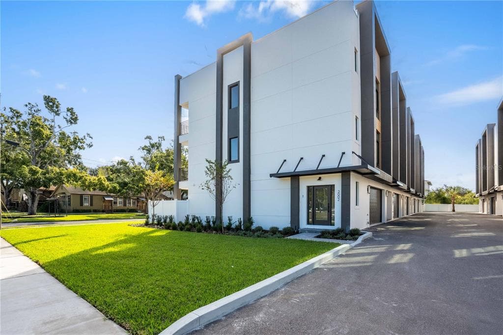 3002 W PLATT UNIT 10 TAMPA, FL 33609