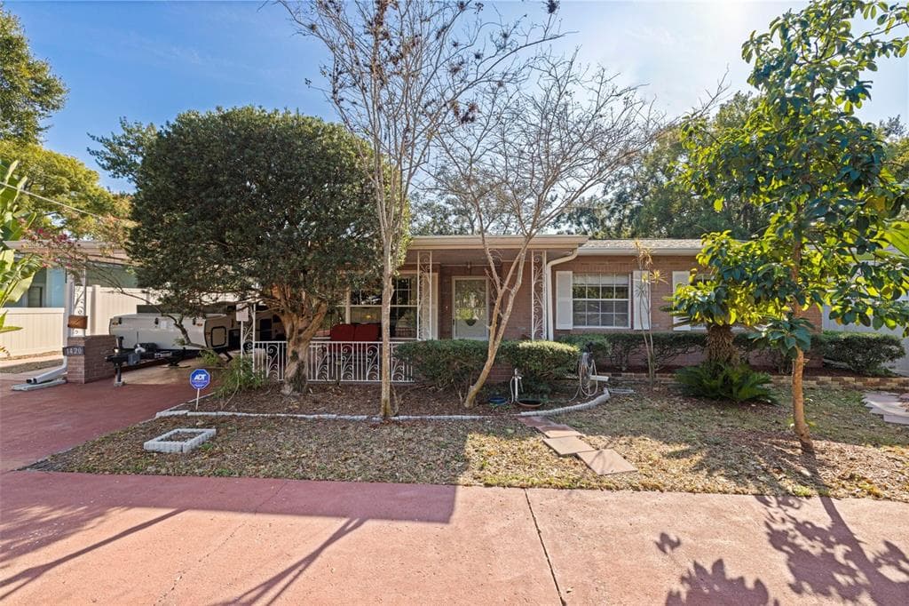 1420 W BOGIE DRIVE TAMPA, FL 33612