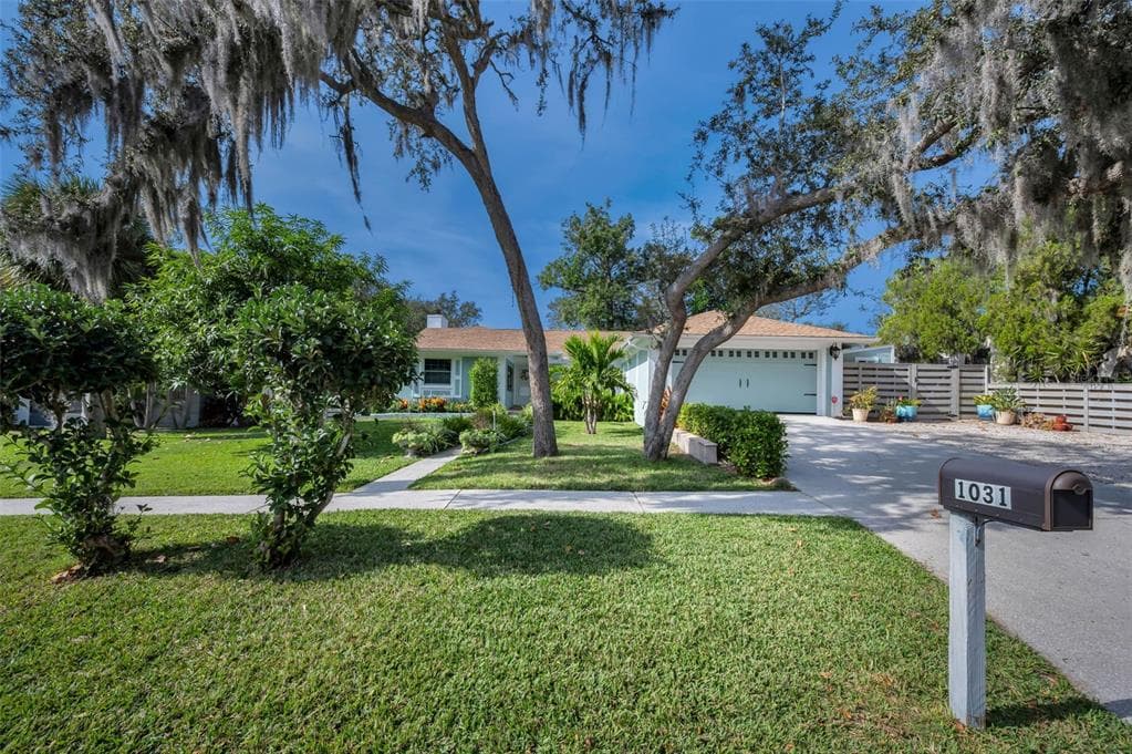 1031 ANCLOTE DRIVE TARPON SPRINGS, FL 34689