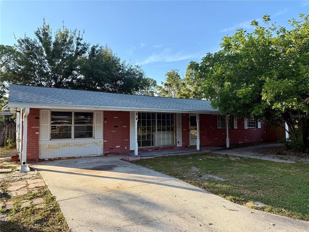 269 NW LINCOLN CIRCLE N ST PETERSBURG, FL 33702