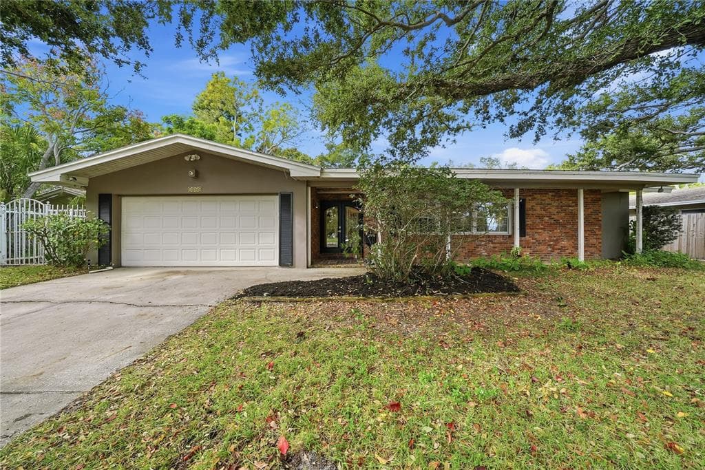 1868 JUAREZ WAY S ST PETERSBURG, FL 33712
