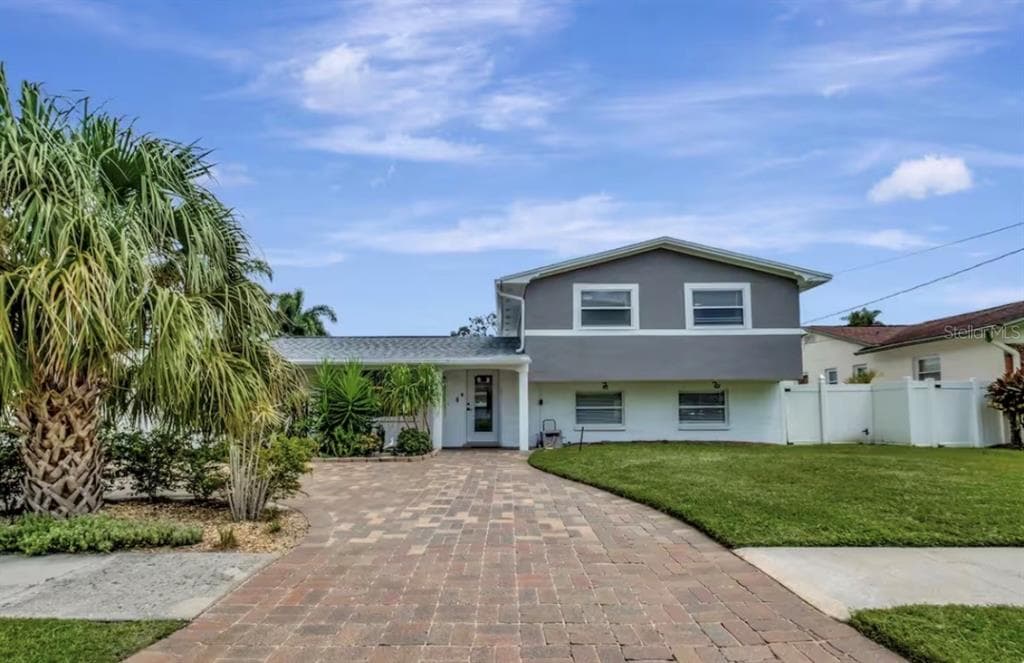 8327 ARCHWOOD CIRCLE TAMPA, FL 33615