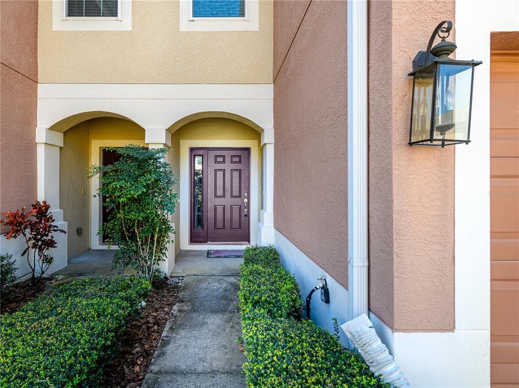 26546 CASTLEVIEW WAY WESLEY CHAPEL, FL 33544