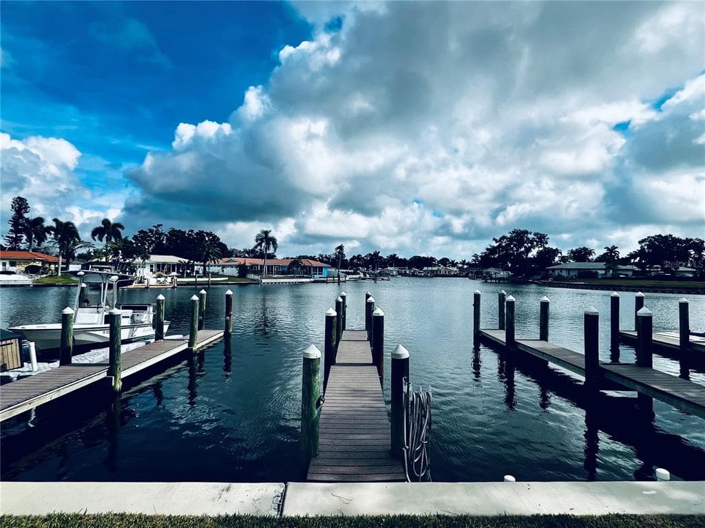 6490 CAPE HATTERAS WAY NE UNIT 5 ST PETERSBURG, FL 33702
