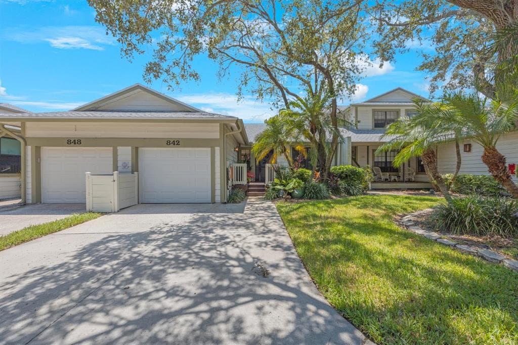 842 AMELIA COURT NE ST PETERSBURG, FL 33702