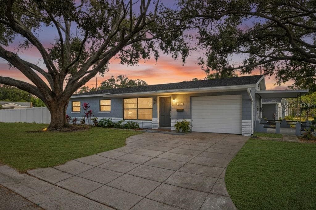 6501 LIVINGSTON AVENUE N ST PETERSBURG, FL 33702