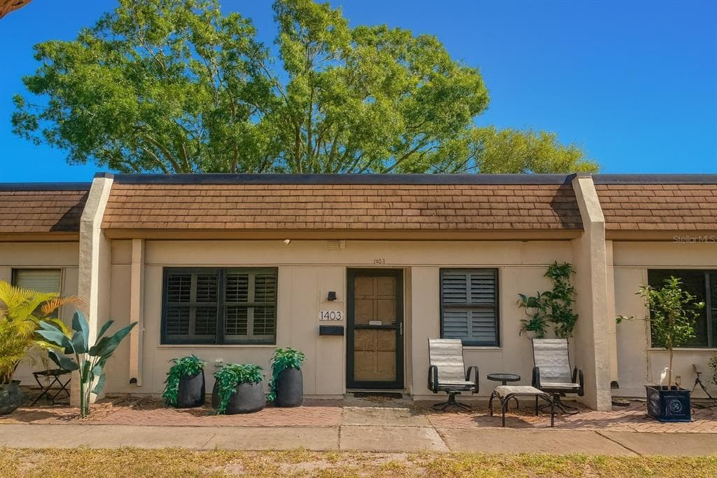 1403 ARROWHEAD CIRCLE W UNIT 13E CLEARWATER, FL 33759
